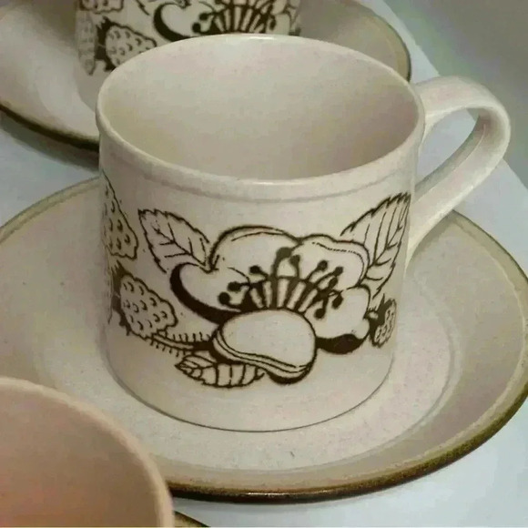 7 cup and saucer sets (14 pcs) Staffordshire Kiln Craft Bramble  stone ware - Picture 7 of 14